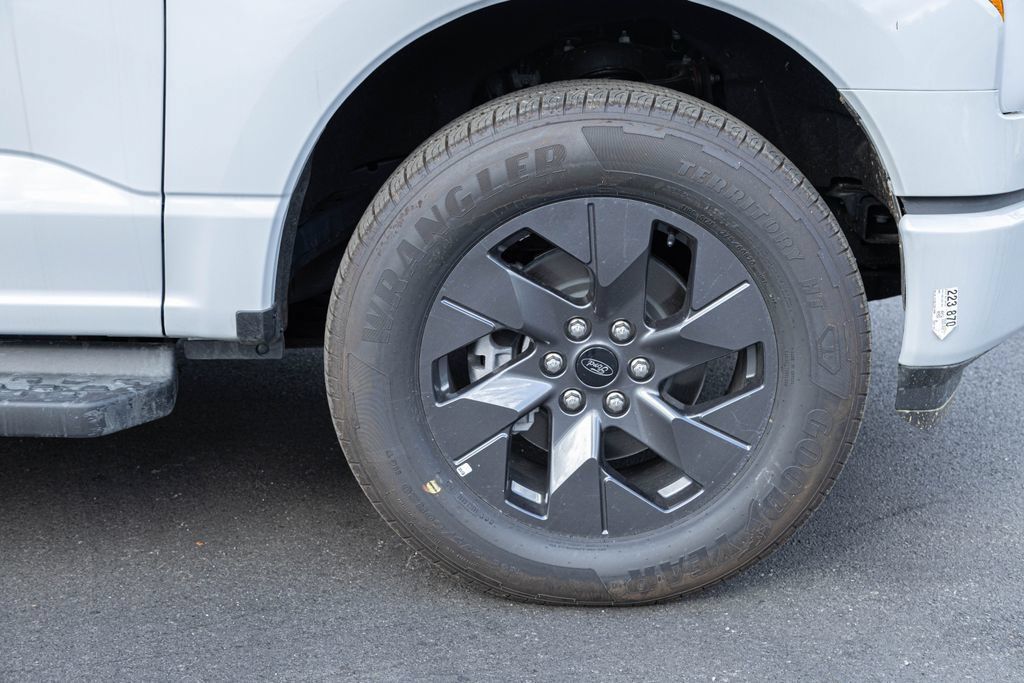 New 2025 Ford F150 Lightning Flash AWD/4WD image 25