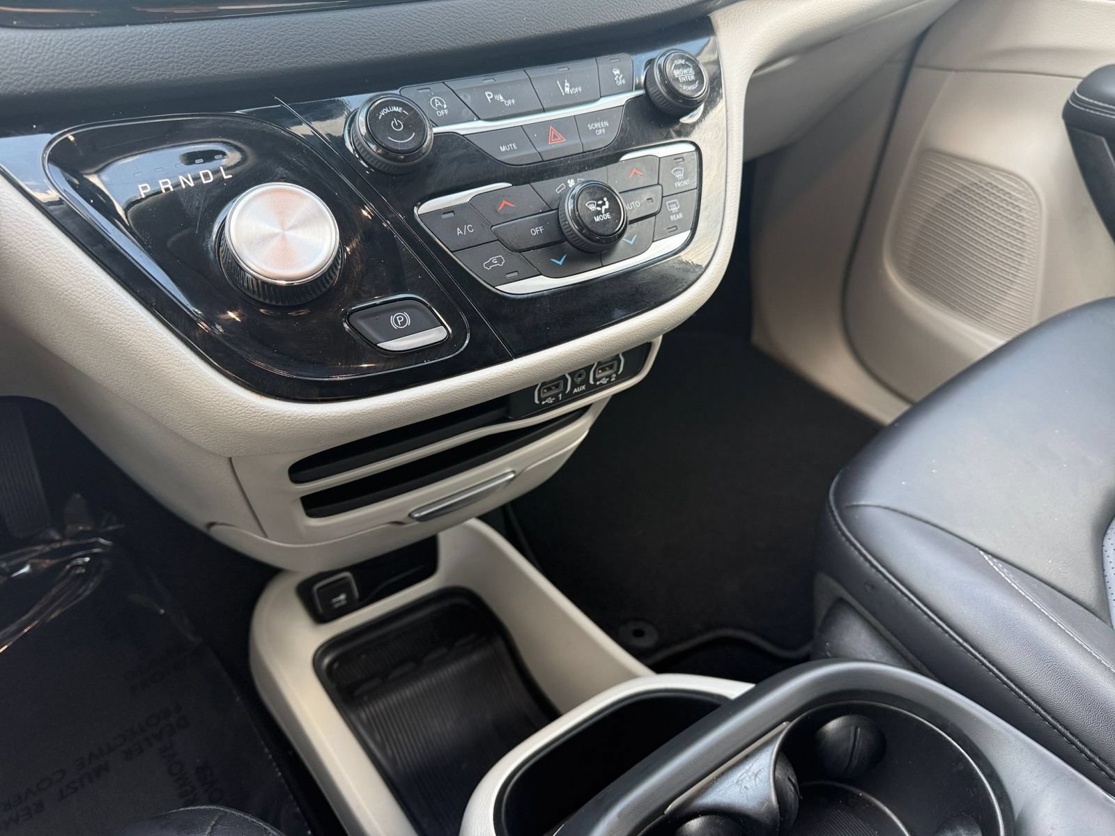 Used 2024 Chrysler Pacifica Touring-L FWD image 43