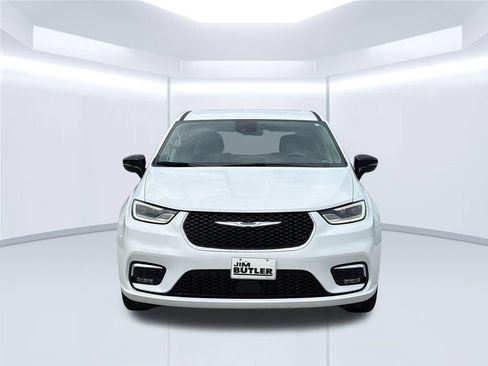 Used 2024 Chrysler Pacifica Touring-L FWD image 11