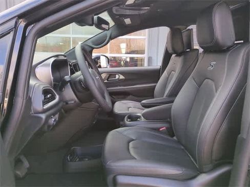New 2026 Chrysler Pacifica Select image 17