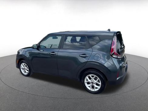 Used 2025 Kia Soul LX w/ LX Technology Package FWD image 10