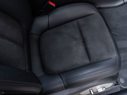 Certified 2022 Porsche Macan AWD/4WD image 40