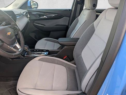 Used 2024 Chevrolet TrailBlazer LT w/ LT Cold Weather Package FWD image 9