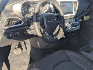 New 2026 Chrysler Pacifica Select video 3