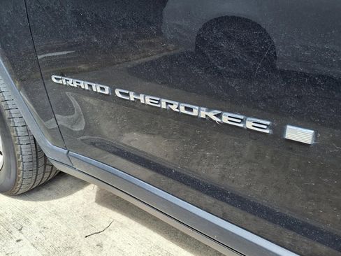 Used 2022 Jeep Grand Cherokee Limited image 10