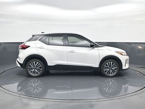 Used 2024 Nissan Kicks SV image 8