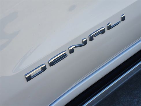 Used 2023 GMC Sierra 1500 Denali w/ Technology Package image 12