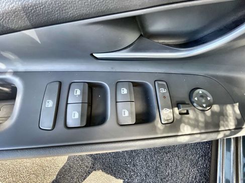 Used 2024 Hyundai Elantra SEL FWD image 15