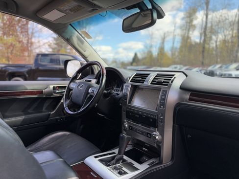 Used 2017 Lexus GX 460 image 43