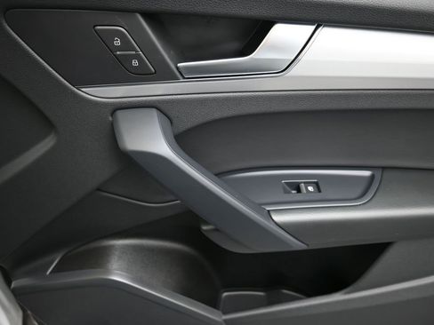 Certified 2025 Audi Q5 2.0T Premium w/ Convenience Plus Package image 11