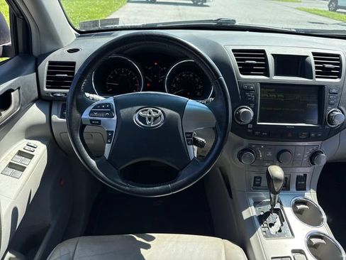 Used 2011 Toyota Highlander SE w/ Tow Pkg AWD/4WD image 15