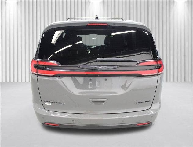 Certified 2025 Chrysler Pacifica Limited FWD image 4