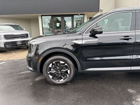 Used 2025 Kia Sorento S image 11