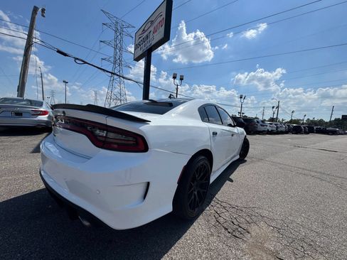 Used 2022 Dodge Charger R/T w/ Blacktop Package RWD image 9