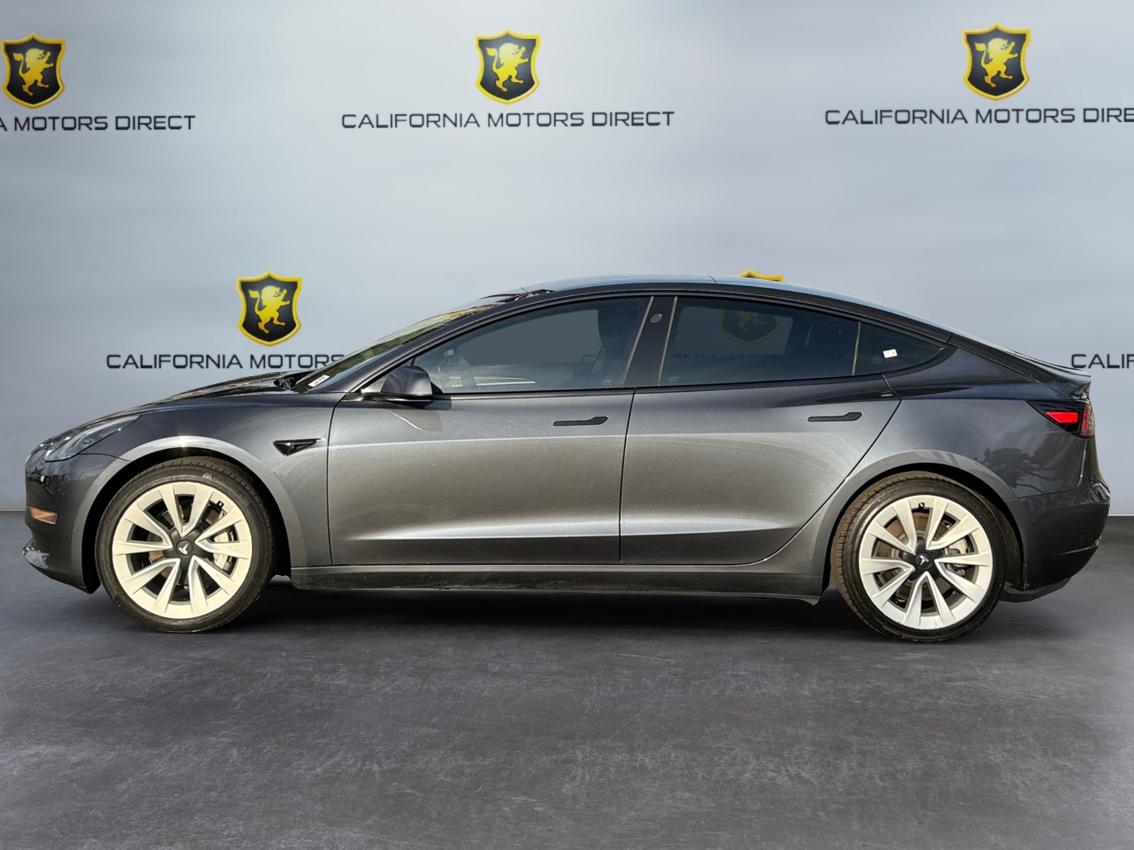 Used 2023 Tesla Model 3 Standard Range RWD image 2