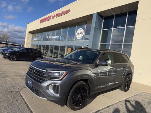 Certified 2024 Volkswagen Atlas SE w/ Panoramic Sunroof Package image 4