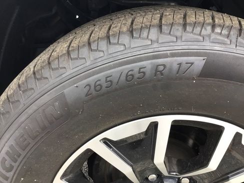 Used 2021 Toyota Tacoma TRD Sport w/ Technology Package image 15