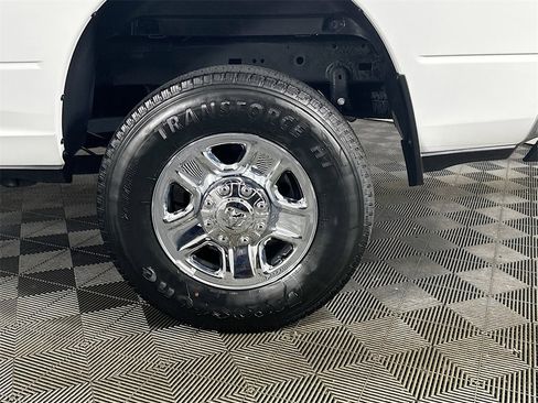 Used 2024 RAM 2500 Tradesman w/ Chrome Appearance Group image 33