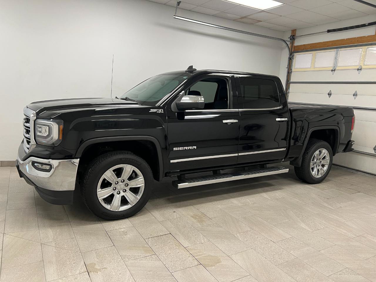 Used 2018 GMC Sierra 1500 SLT AWD/4WD image 2