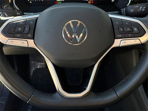 Certified 2023 Volkswagen Jetta SE w/ Panoramic Sunroof Package image 19