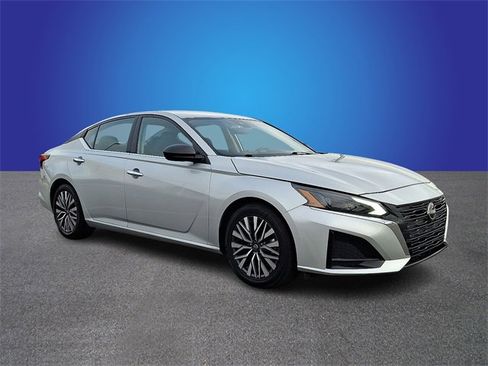 Used 2024 Nissan Altima 2.5 SV image 3