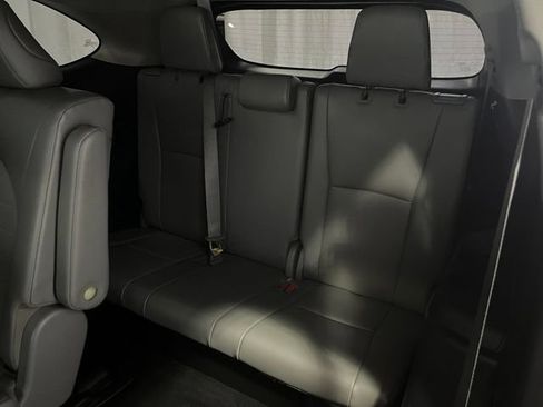 Used 2022 Toyota Highlander XLE AWD/4WD image 13