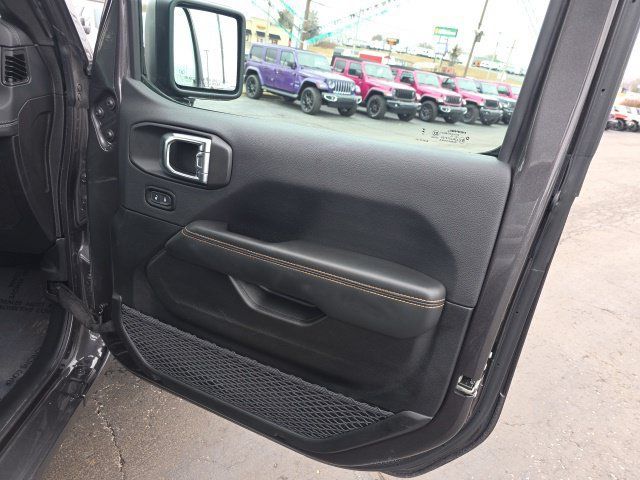 Used 2025 Jeep Wrangler Unlimited Sahara w/ Safety Group AWD/4WD image 40