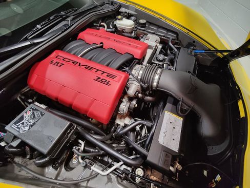 Used 2006 Chevrolet Corvette Z06 w/ Preferred Equipment Group image 5