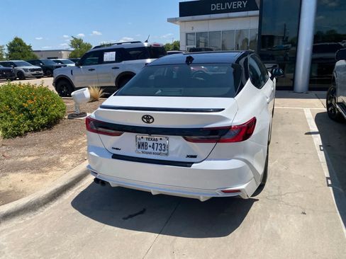 Used 2025 Toyota Camry XSE FWD image 5