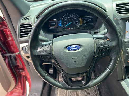 Used 2019 Ford Explorer XLT w/ Equipment Group 202A FWD image 6