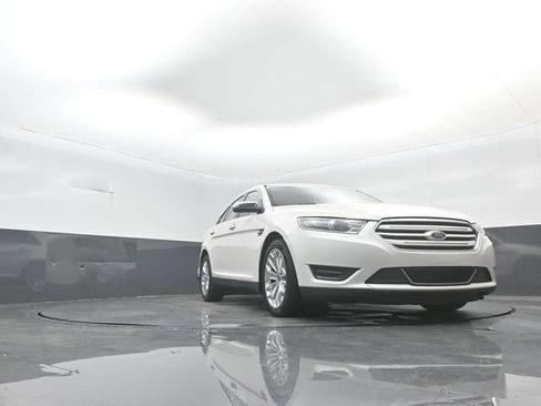 Used 2018 Ford Taurus Limited FWD image 36