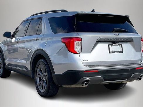 Used 2022 Ford Explorer XLT w/ Equipment Group 202A RWD image 4