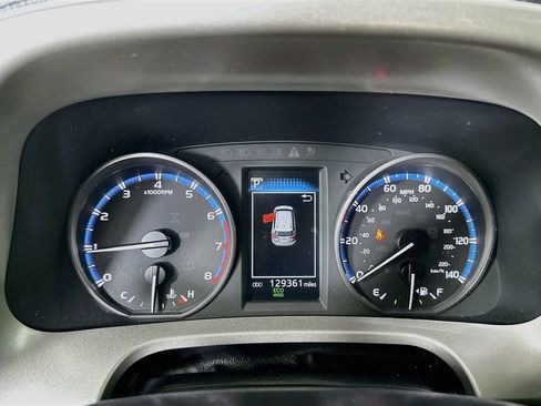 Used 2017 Toyota RAV4 LE FWD image 12