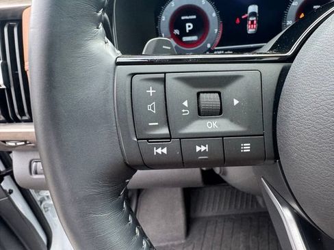 Used 2025 Nissan Pathfinder Platinum FWD image 22