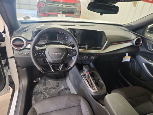 New 2025 Chevrolet Trax RS w/ Sunroof Package image 14