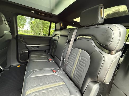 Used 2025 Rivian R1S Adventure AWD/4WD image 15