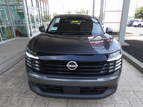 Used 2025 Nissan Kicks SV w/ SV Premium Package image 2