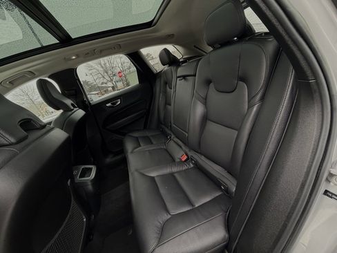 Used 2023 Volvo XC60 B5 Plus image 29