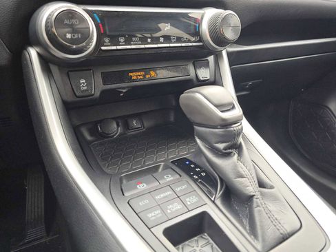 Used 2022 Toyota RAV4 XLE Premium image 35
