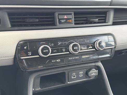 Used 2025 Honda Pilot EX-L image 9