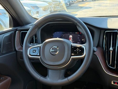 Certified 2023 Volvo XC60 B5 Ultimate w/ Climate Package image 13