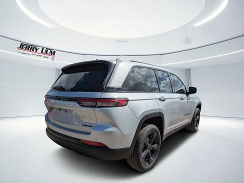 New 2025 Jeep Grand Cherokee Limited w/ Black Appearance Package image 3