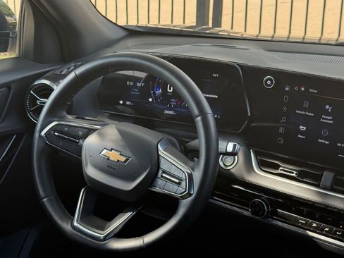 Used 2025 Chevrolet Equinox LT FWD image 36