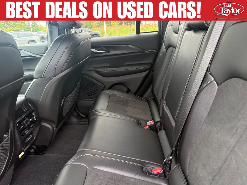 Used 2025 Jeep Grand Cherokee Altitude w/ Trailer Tow Package AWD/4WD image 19