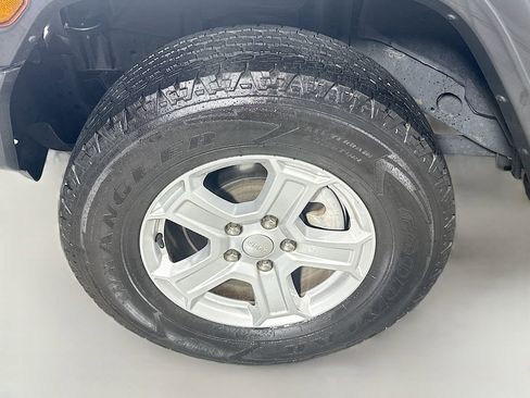 Used 2019 Jeep Wrangler Unlimited Sport S AWD/4WD image 32