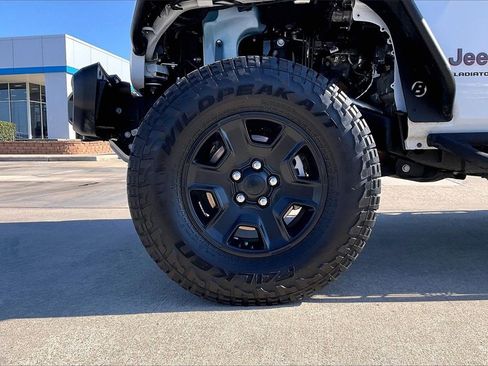Used 2023 Jeep Gladiator Mojave image 35