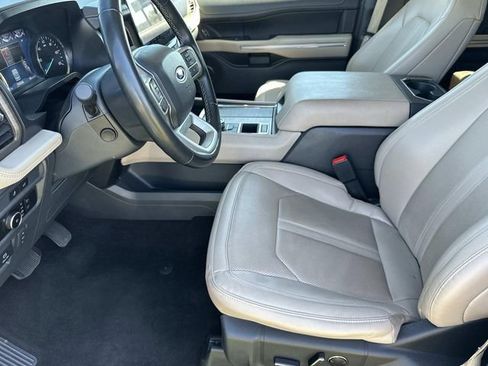 Used 2023 Ford Expedition Limited image 17