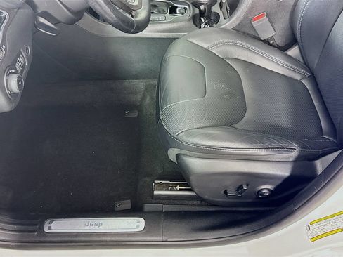 Used 2019 Jeep Cherokee Limited AWD/4WD image 18
