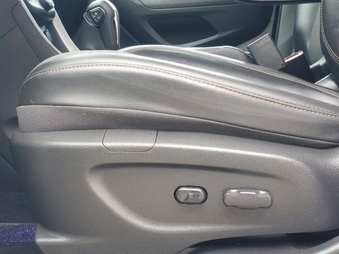 Used 2020 Chevrolet Trax LT w/ LT Convenience Package AWD/4WD image 6