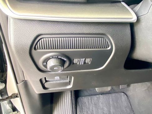 Used 2025 Jeep Wagoneer L Series II AWD/4WD image 31